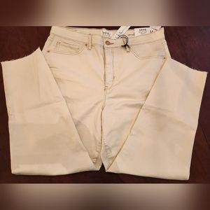NWT. Nicole Miller SOHO High Rise Ankle Stretch Skinny Jeans Raw Hem Cream Sz 14